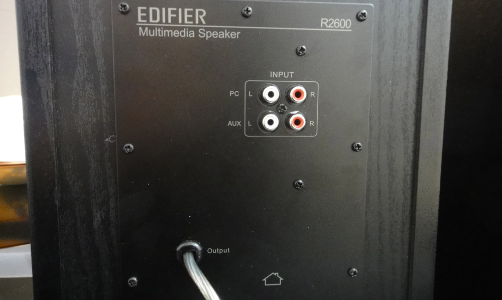 Edifier R2600 conexões Traseiras 