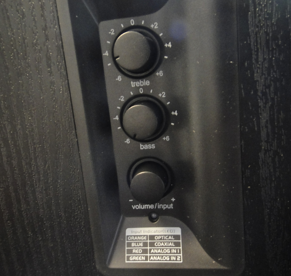 Edifier R2700 controles laterais