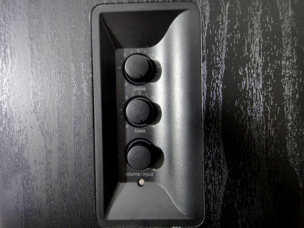 Edifier R2600 controles laterais