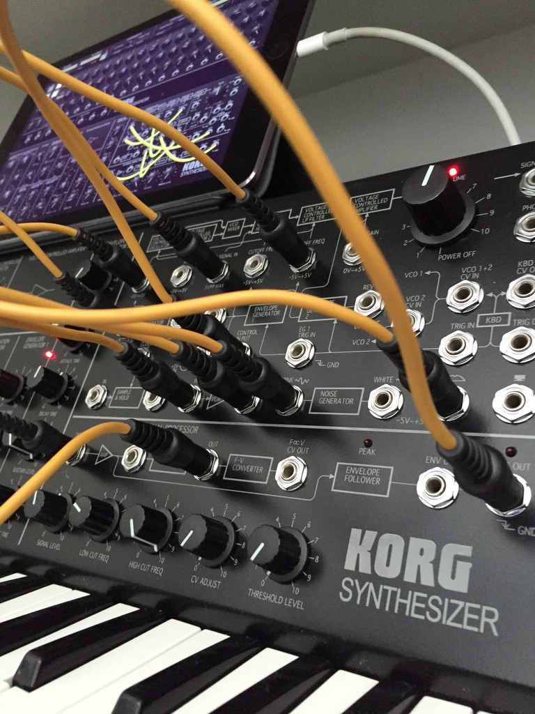 Imagem histórica · Controlador MIDI USB Korg ms20ic para comandar o iMS-20 e outros synths no iPad