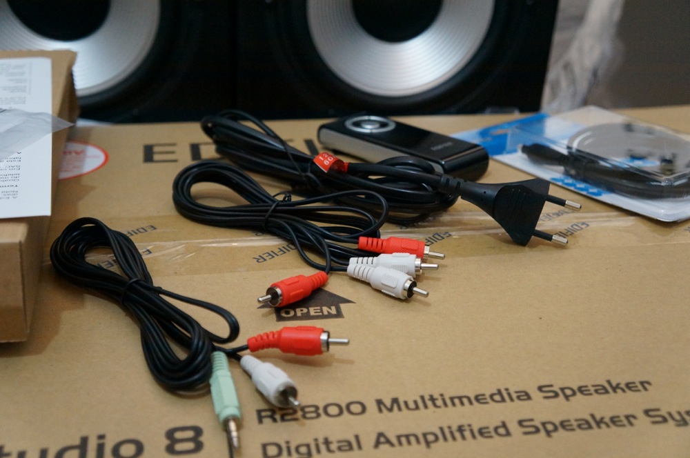 edifier_unboxing_04 Imagem histórica · Edifier Studio 8 (R2800): novos monitores de áudio trazem ainda mais potência (review)