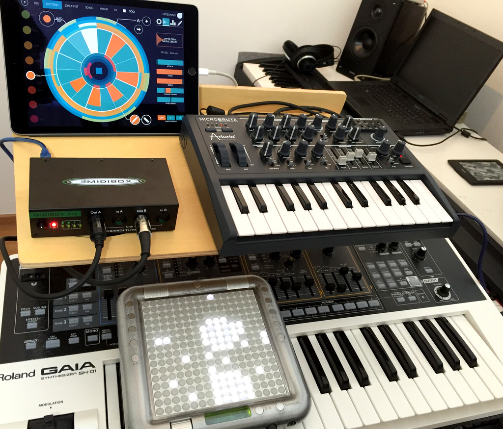 patterning_midibox_microbrute_tenorion Imagem histórica · MidiBox: interface MIDI USB de apenas 176 reais oferece 4 portas e funciona com o iPad