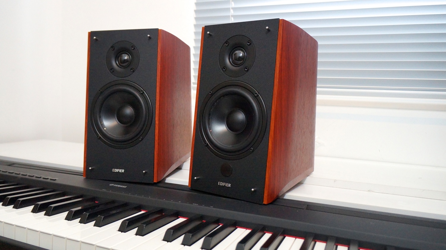 Imagem histórica · Review Novas Caixas de Som Edifier R1900TV, R2000DB, R2730DB e S1000DB