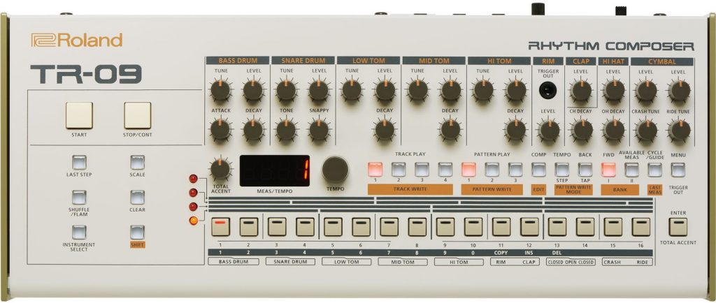 Imagem histórica · Roland expande linha Boutique com versões da drum machine TR-909 e bass synth TB-303