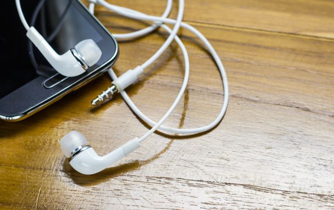 Imagem histórica · iPhone 7 sem conexão P2 para fone de ouvido. Impactos e alternativas para música móvel