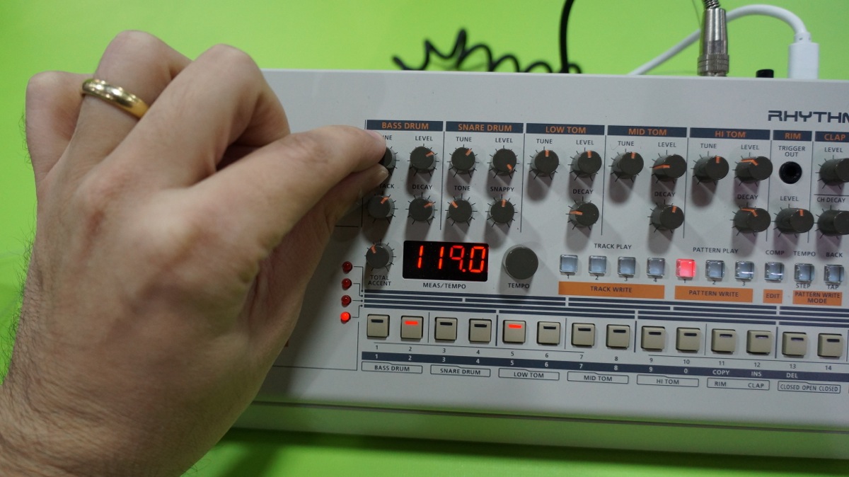 TR-09 Imagem histórica · Destaques da Expomusic 2016: música móvel e sintetizadores