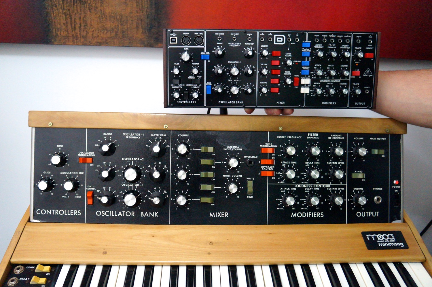 Behringer Model D vs Minimoog