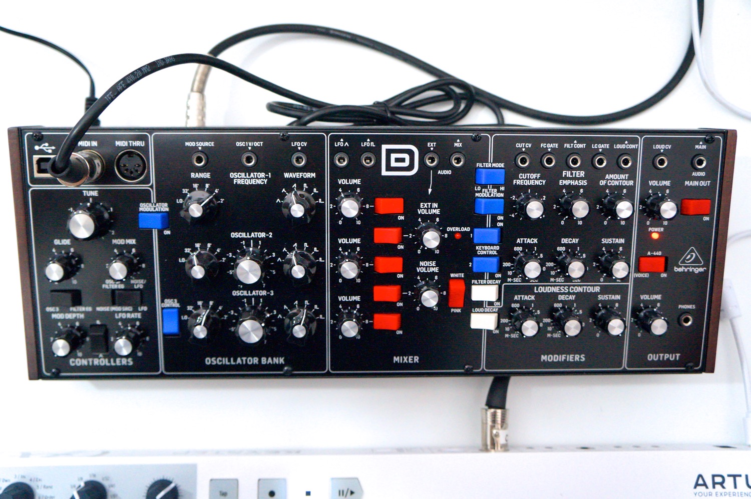 Behringer Model D