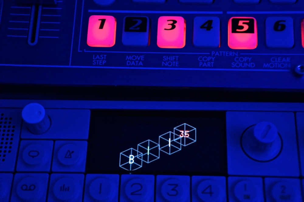 Imagem histórica · Synth Jam: Electribe EMX-1, Electribe ESX-1 e OP-1 gravados com o iPad